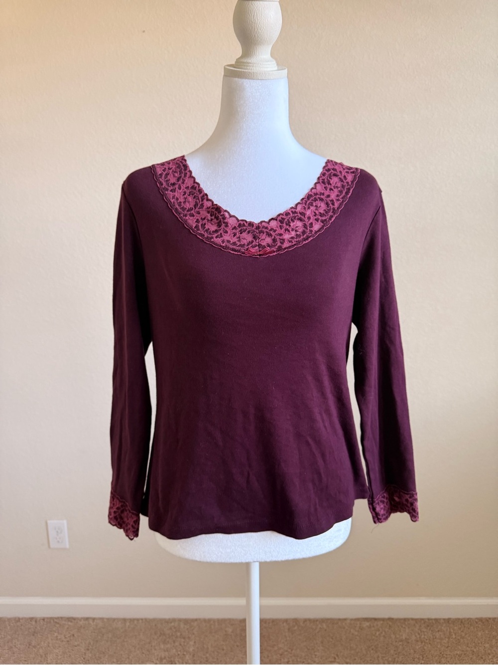 New York & Company Lace-Trim Long Sleeve Top in Burgundy XL NWOT